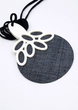 Carica l'immagine nel visualizzatore di Gallery, ventaglio-collana-Albero-bianco