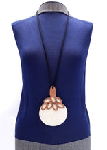 Carica l'immagine nel visualizzatore di Gallery, ventaglio-collana-Albero-legno