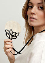 Carica l'immagine nel visualizzatore di Gallery, ventaglio-collana-Albero-nero