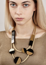 Carica l'immagine nel visualizzatore di Gallery, collana-bolli-oro-plexiglas