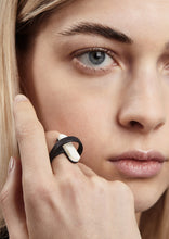 Carica l'immagine nel visualizzatore di Gallery, anello-BRIDGE-BIANCO plexiglas