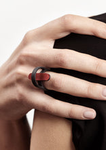 Carica l'immagine nel visualizzatore di Gallery, anello-bridge-rosso-nylon-plexiglas