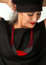 Carica l'immagine nel visualizzatore di Gallery, collana-cleo-c-rosso
