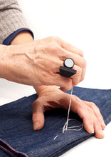 Carica l'immagine nel visualizzatore di Gallery, anello-ioio-argento-nylon-3d-plexiglas