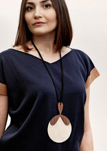 Carica l'immagine nel visualizzatore di Gallery, ventaglio-paglia-jinko-legno