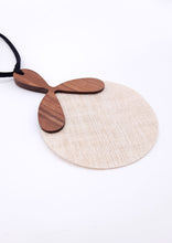 Carica l'immagine nel visualizzatore di Gallery, ventaglio-paglia-jinko-legno