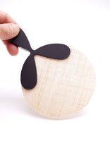 Carica l'immagine nel visualizzatore di Gallery, ventaglio-collana-paglia-jinko-plexiglas-nero