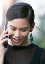 Carica l'immagine nel visualizzatore di Gallery, orecchini lapis verde