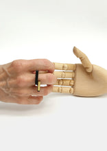 Load image into Gallery viewer, anello-line-nero-nylon-3d-plexiglas