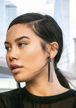 Carica l'immagine nel visualizzatore di Gallery, orecchini-shine-argento-nylon-3d-plexiglas