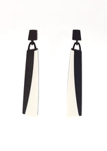 Carica l'immagine nel visualizzatore di Gallery, orecchini-shine-bianco-nylon-3d-plexiglas