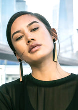 Carica l'immagine nel visualizzatore di Gallery, orecchini-shine-oro-nylon-3d-plexiglas