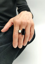 Carica l'immagine nel visualizzatore di Gallery, anello-piet-nero-nylon-3d-plexiglas