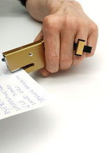 Carica l'immagine nel visualizzatore di Gallery, anello-piet-oro-nylon-3d-plexiglas