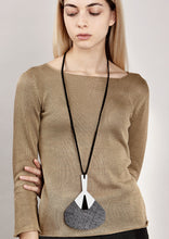 Carica l'immagine nel visualizzatore di Gallery, ventaglio-paglia-ran-plexiglas-argento