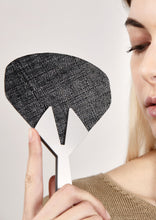 Carica l'immagine nel visualizzatore di Gallery, ventaglio-paglia-ran-plexiglas-argento