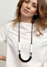 Load image into Gallery viewer, collana-semicerchio-nero-plexiglas