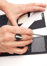 Load image into Gallery viewer, anello-serpentine-argento-nylon-3d-plexiglas