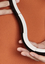 Load image into Gallery viewer, collana-serpentine-bianco-nero-plexiglas