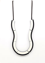 Load image into Gallery viewer, collana-serpentine-bianco-nero-plexiglas