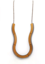 Load image into Gallery viewer, collana-serpentine-oro-argento-plexiglas