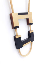 Load image into Gallery viewer, collana-square-nero-lucido-oro-plexiglas