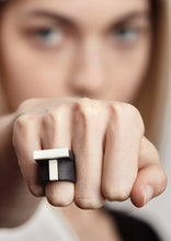 Carica l'immagine nel visualizzatore di Gallery, anello-theta-bianco-nylon-3d-plexiglas