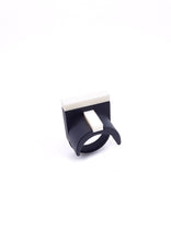 Carica l'immagine nel visualizzatore di Gallery, anello-theta-bianco-nylon-3d-plexiglas